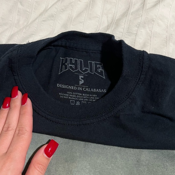 Kylie Jenner shop shirt - Picture 3 of 3